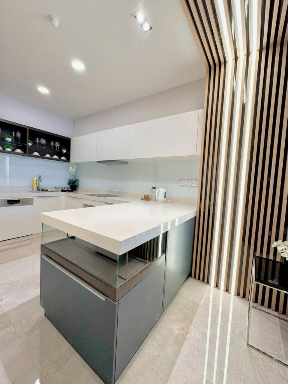 Tropicana The Residences Klcc Cozeestay Pangsapuri Kuala Lumpur